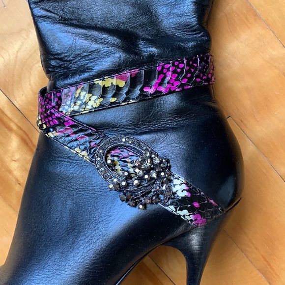 Italian Leather Boots with Brooch - Picture 7 of 16